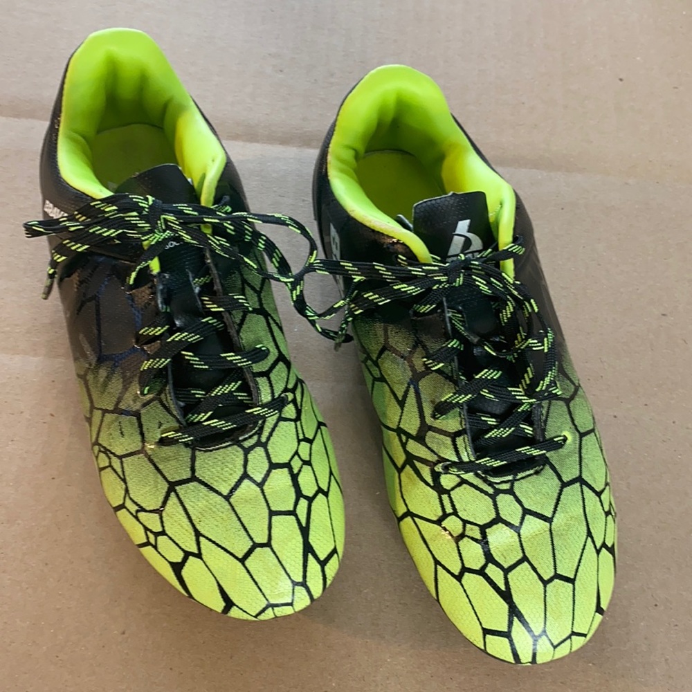 Brava Kids soccer cleats sz1